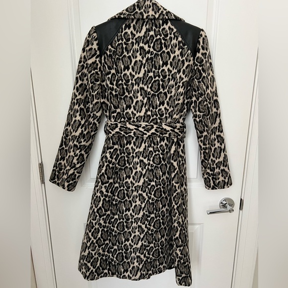 🐆 NWOT Via Spiga Leopard Print Double Breasted
Longline Coat w/Faux Leather Trim - Picture 6 of 6